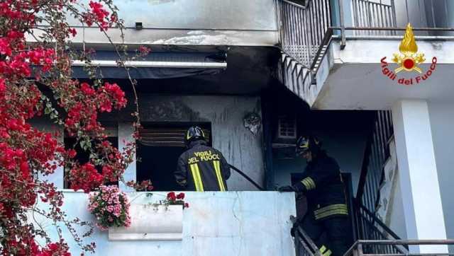 Cagliari, incendio in una casa: le fiamme partite da una bombola sul balcone