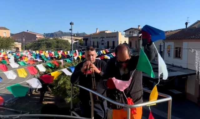 Launeddas e bandierine colorate: a Pula iniziano i preparativi per Sant'Efisio a 
