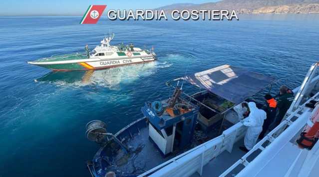 La nave Aringhieri da Cagliari in missione in acque spagnole: salvati 25 migranti in mare