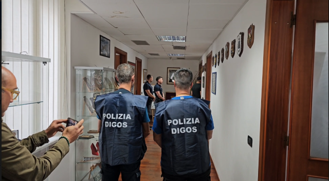 Bomba contro l'auto del figlio di un agente della Digos e minacce a un carabiniere: 3 arresti nel Cagliaritano