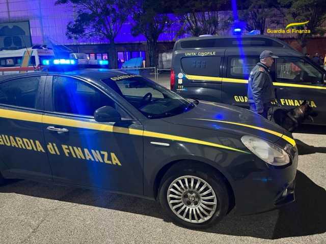 Cagliari, controlli anti droga della Guardia di finanza nelle scuole: 33 giovani segnalati
