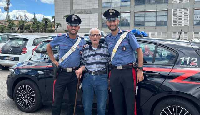 Anziano di 100 anni vaga per Cagliari in stato confusionale: i carabinieri lo soccorrono