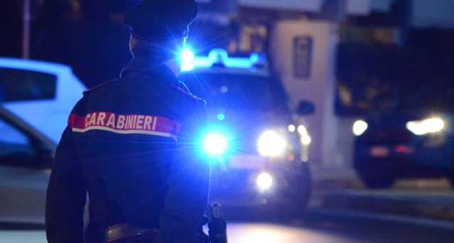 Ubriaco aggredisce ex compagna e figlia a Cagliari, poi la colluttazione con la vicina di casa: arrestato
