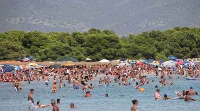 Turisti Spiaggia Affollata