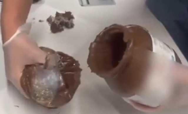 Cagliari, estorce gioielli e danaro ad un'anziana e li nasconde nel detersivo e nel cioccolato: arrestato