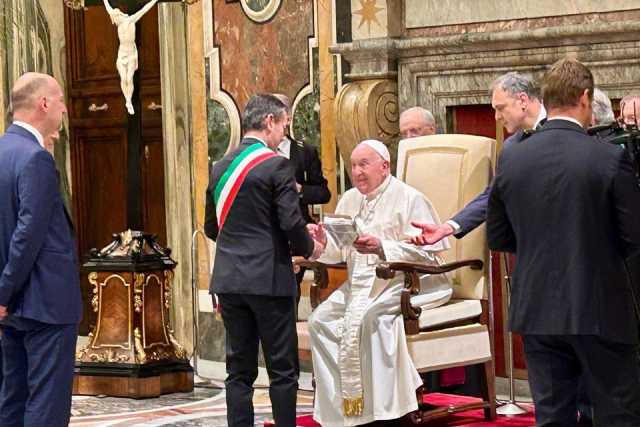 Il sindaco di Cagliari Massimo Zedda incontra Papa Francesco