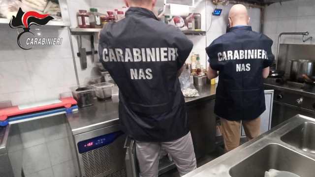 Carenze igieniche e animali infestanti a Pula: sequestrato un locale e materiale per 200mila euro