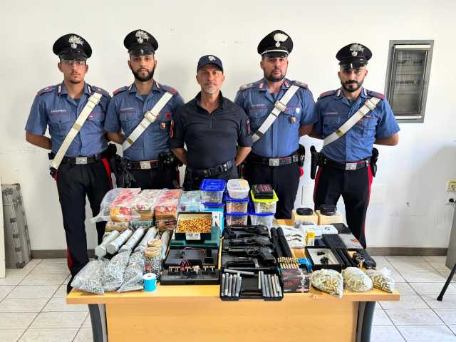 Bomba a Carbonia, scoperto un laboratorio con diversi ordigni e armi: arrestato un 72enne