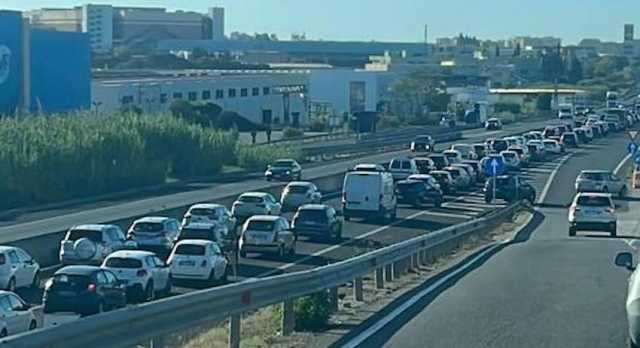 Violento tamponamento sulla statale 131: code lunghe chilometri verso Cagliari