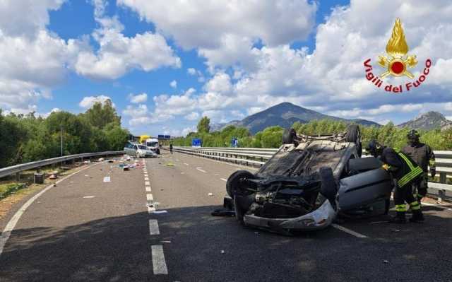 Si ferma per cambiare la ruota bucata, travolto da un'auto sulla statale 130 a Musei