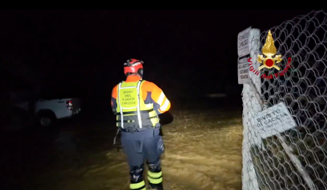 Maltempo, esonda un torrente in Toscana: dispersi un bimbo di 5 mesi e la nonna 