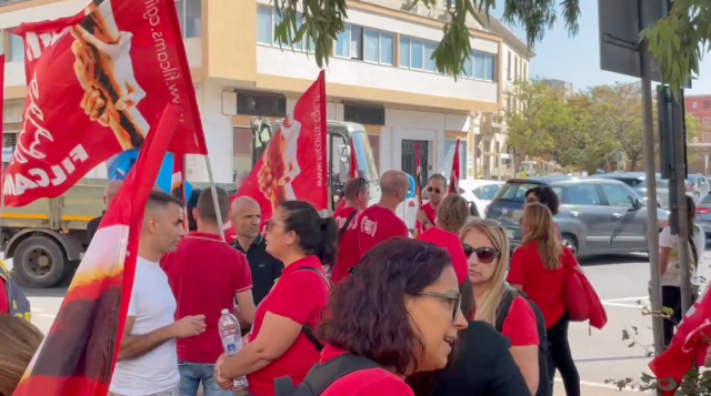 Contratto scaduto, lavoratori del turismo ancora in protesta a Cagliari contro Confindustria 