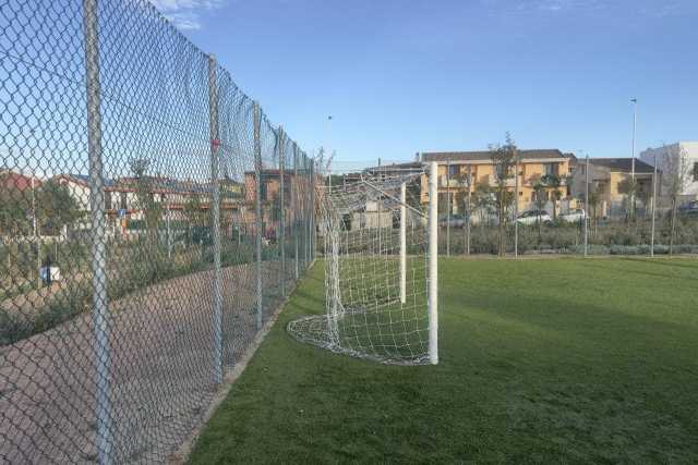 Tragedia del piccolo Gioele, a Cagliari scattano i controlli sui campi: porte da calcio fissate a terra