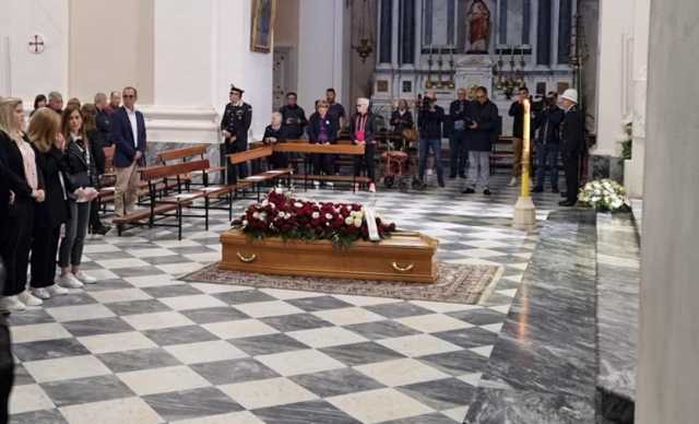 Strage di Nuoro, celebrati i funerali di Paolo Sanna: l'ultimo saluto nella cattedrale Santa Maria della Neve