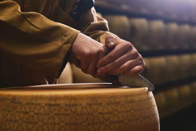 Possibili corpi estranei nel formaggio grattugiato: il ministero della Salute richiama Grana Padano