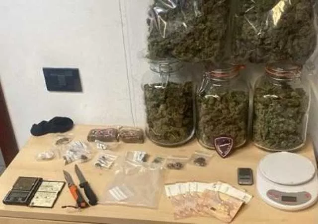 Cagliari, sorpreso con la droga nascosta in un calzino: 27enne in manette