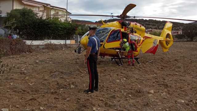 Villasimius, una 92enne in crisi respiratoria: interviene l'elisoccorso