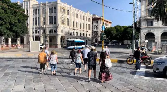 Cagliari, davanti al porto le strisce 