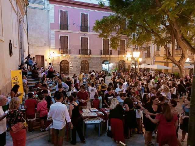 Cagliari, nel quartiere Marina una cena sociale aperta a tutti