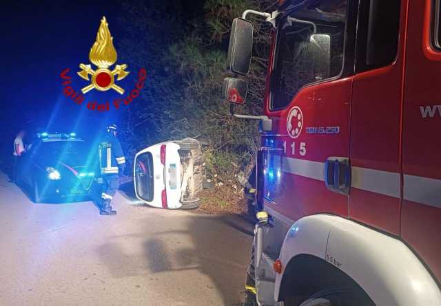 Alghero, perde il controllo dell'auto e si ribalta su un lato: l'incidente sulla provinciale