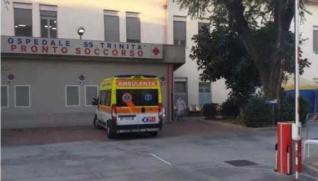 Cagliari, aggredisce un infermiere e una guardia giurata al pronto soccorso del Santissima Trinità