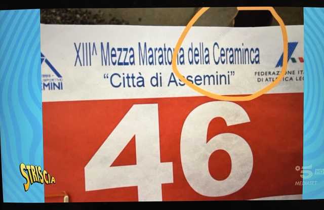 L'errore di stampa imbarazzante della mezza maratona di Assemini finisce anche a Striscia La Notizia