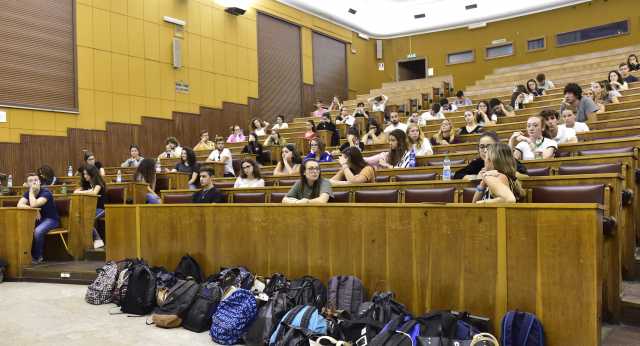 Addio al test d'ingresso per Medicina: studenti valutati dopo un semestre ad accesso libero