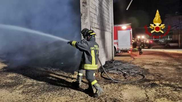 Incendio in un fienile ad Arborea: muoiono venti vitellini 