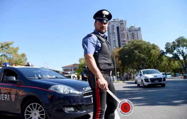 Iglesias, maltratta il padre poi aggredisce e sputa i carabinieri: arrestato 24enne