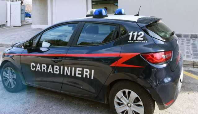 Cagliari, parte un colpo dalla pistola: carabiniere ferito al polpaccio