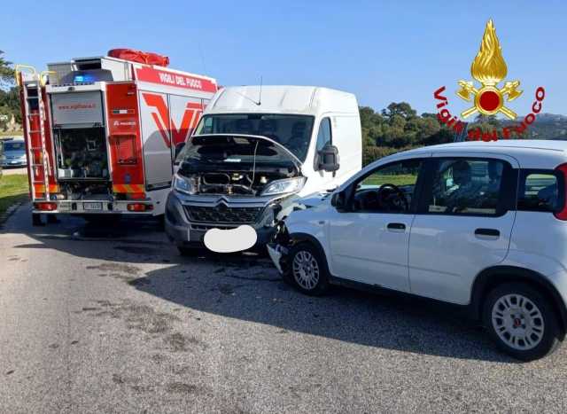 Scontro frontale tra auto e furgone nel nord Sardegna: due persone in ospedale