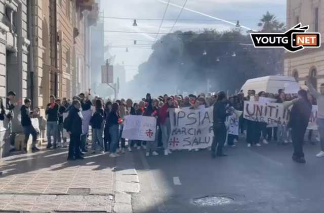 A Cagliari la protesta per la sanità, in marcia in via Roma (Video)