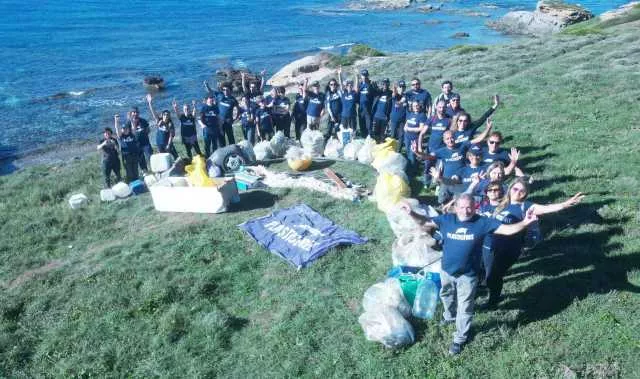 Stintino, raccolti oltre 600 chili di rifiuti in una cala del Mare di Fuori