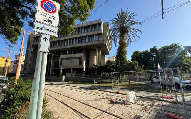 Cagliari, parte un colpo dalla pistola: carabiniere ferito al polpaccio