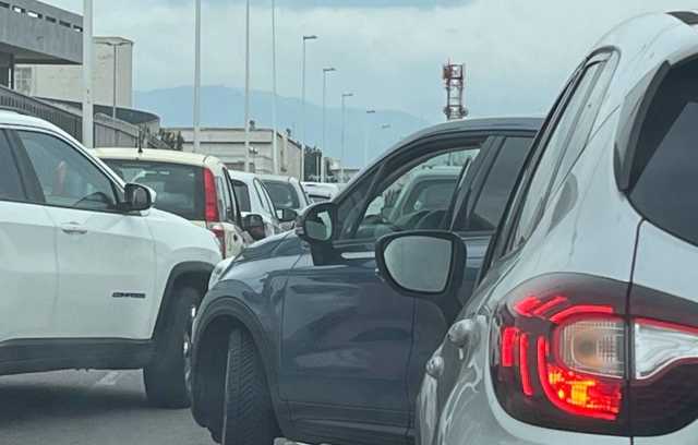 Cagliari, via Mercalli incubo degli automobilisti: paralizzata nelle ore di punta e pericolosa