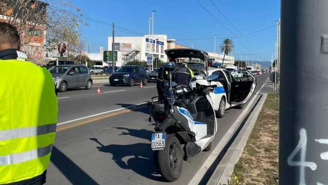 Cagliari, auto contro autobus in viale Marconi: traffico in tilt 