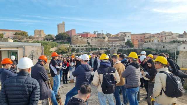 Cagliari, studenti di architettura nel cantiere dell’ex clinica Macciotta (che ospiterà biblioteca e aule)