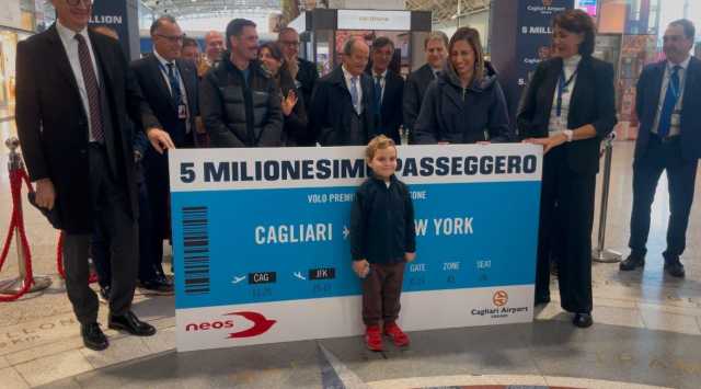 Gioele, 4 anni, è il cinquemilionesimo passeggero del 2024: festa all'aeroporto di Cagliari