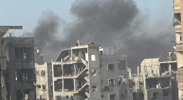 Gaza sotto le bombe, raid vicino all'ospedale: 