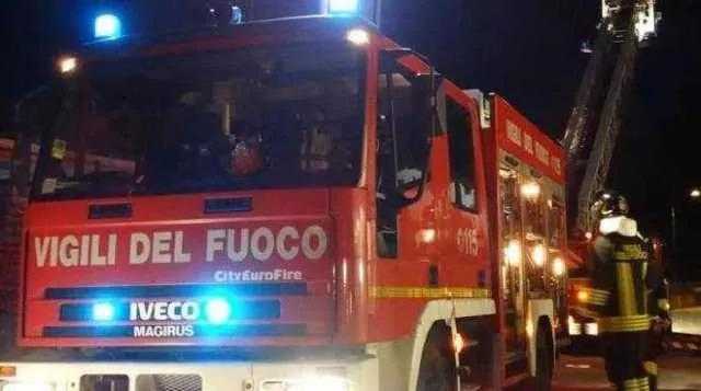 Scoppia un incendio in casa: muore un uomo, il dramma a Sassari