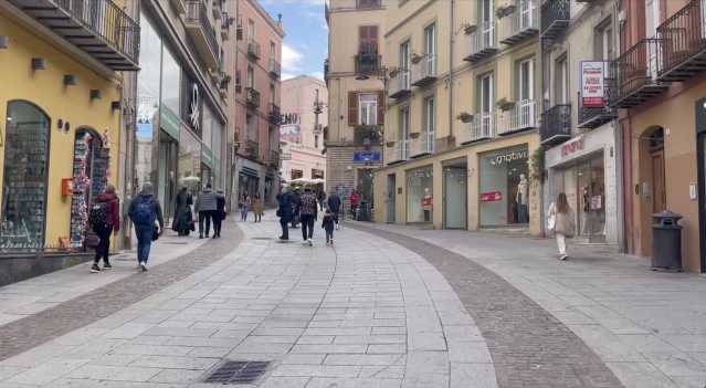 A Cagliari i saldi invernali non vanno, commercianti insoddisfatti: 