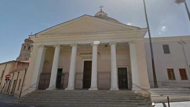 Vandali in azione nella chiesa di San Francesco a Oristano: decapitata un'icona sacra