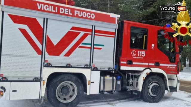 Automobilisti bloccati dalla neve: i vigili del fuoco arrivano sul monte Limbara