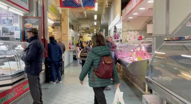 Cagliari, gli operatori del mercato di San Benedetto: 