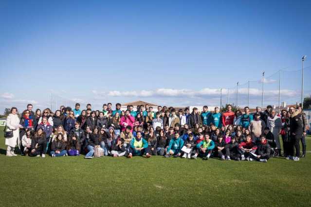 “A scuola di parità”: allenamento speciale per i rossoblù, premiati gli studenti degli istituti cagliaritani