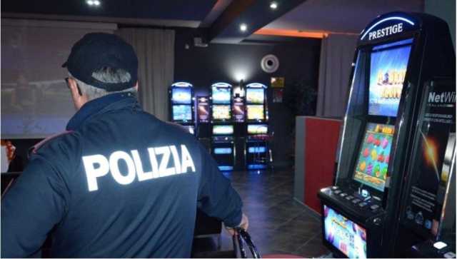 Nuoro, minori giocano alle slot machines: multa salata per il titolare