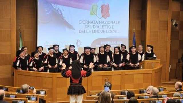 Giornata dei dialetti: il coro 