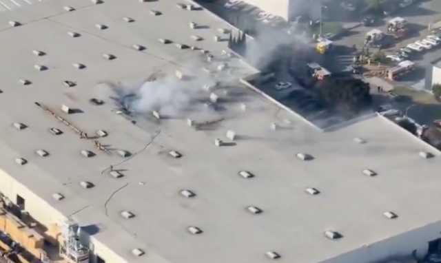 California, aereo si schianta sul tetto di un edificio: 2 morti e feriti