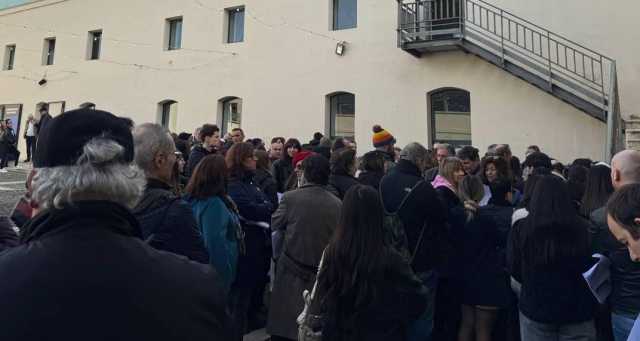 Cagliari, in centinaia al casting per il nuovo film con Abatantuono e Virginia Raffaele (Video)