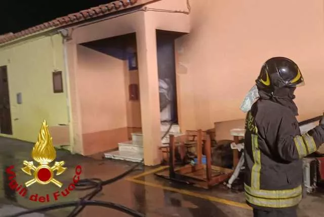 Santa Teresa di Gallura, scoppia un incendio in casa: all'interno una famiglia con un neonato